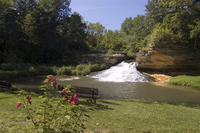 Hokah_MN_-_Como_Falls