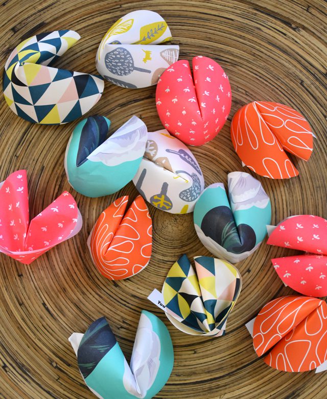 How to make cupcake paper fortune cookies – Recycled Crafts